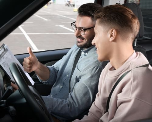 Conselhos de Instrutores para Melhorar a Direção na Auto Escola