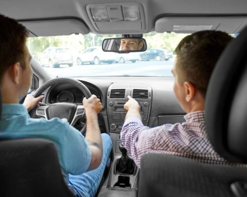 Cuidados com o Carro para Iniciantes Ensinados na Auto Escola